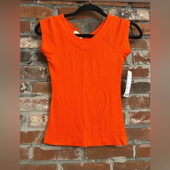 BDG Shannen Ribbed V-Neck Top Size M - Picture 1 of 7